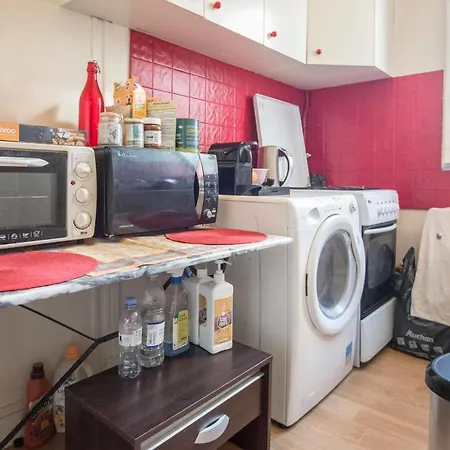 Charming In A Lively And Quiet Area Apartment *